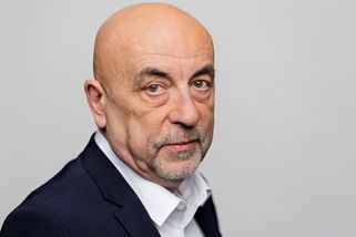 Poslanec se chlubí oblibou u „dopraváků“. Opakovaně řídil s mobilem v ruce - Seznam Zprávy